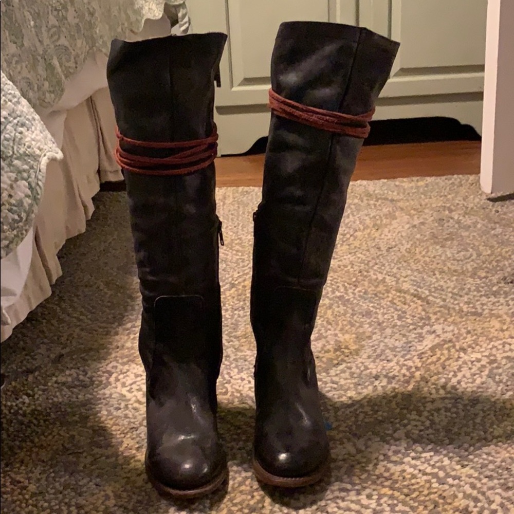 Freebird Cosmo boot stone size 9